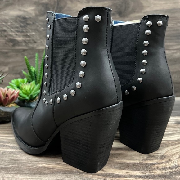 NIB Dan Post Dingo Stay Sassy Black Leather Studded Western Ankle Boot Bootie - Picture 8 of 13